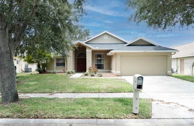 1282 PARADISE LAKE DRIVE - 1282 Paradise Lake Drive, Tarpon Springs, FL 34689