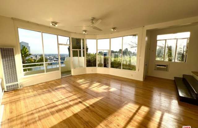 2185 BROADVIEW Ter unit: Lower