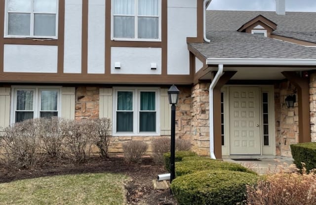 1323 CROMWELL Court - 1323 Cromwell Court, Vernon Hills, IL 60061