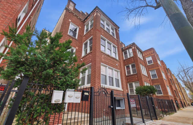 Photo of 4524 N Central Park Avenue unit: 2