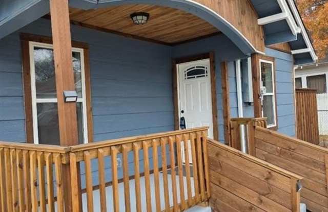 Photo of 328 N Taylor Street