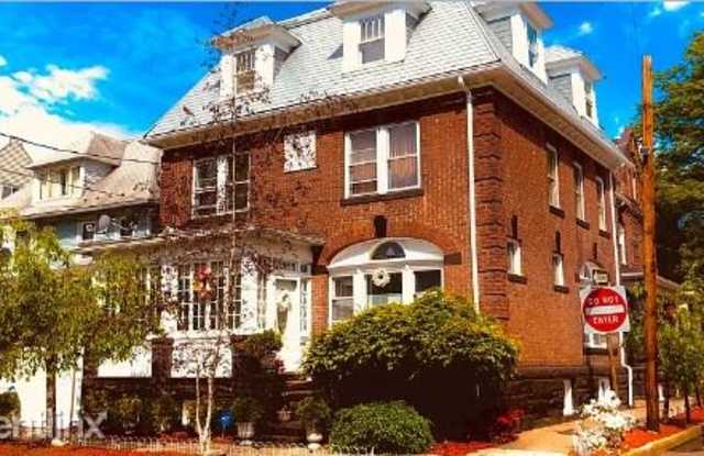 533 S Franklin St 1