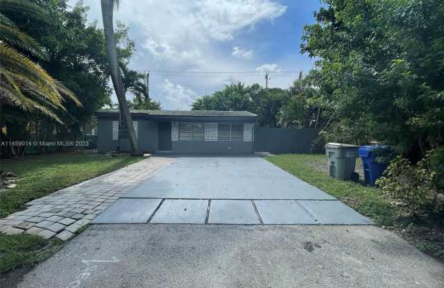 1472 NE 25th Ct - 1472 Northeast 25th Court, Pompano Beach, FL 33064