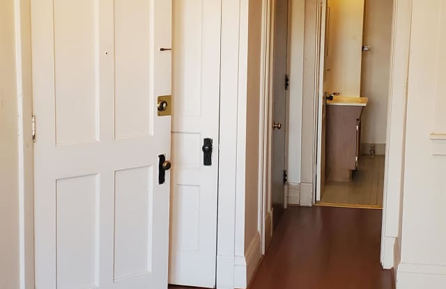 318 Brady Street - 7