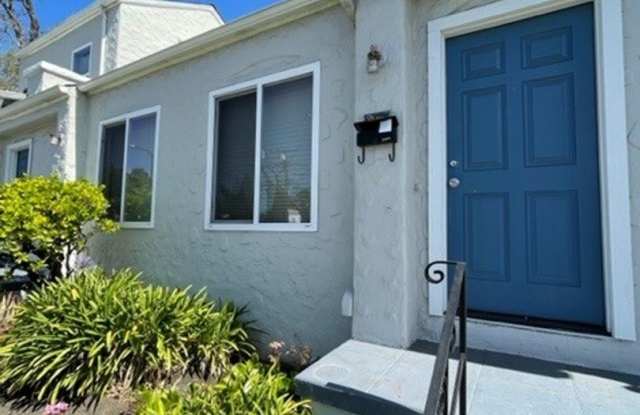 Photo of Quaint Studio, Freshly Painted, in Central Berkeley