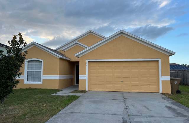 4 Bedroom, 2 Bath Single Family Home For Rent at 662 Basingstoke Ct Kissimmee, FL 34758