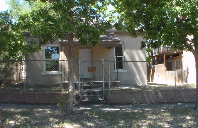 215 Greenwood Ave - 215 Greenwood Avenue, Cañon City, CO 81212