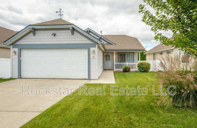 1707 W Pleasant Lane