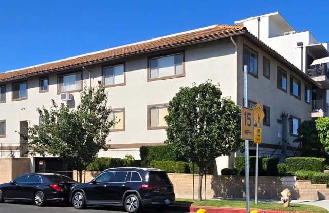 10836 Victory Boulevard