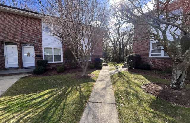 20 Willowbrook Court - 20 Willowbrook Court, Stamford, CT 06902