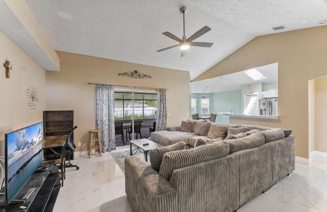 1622 SW Realty Street