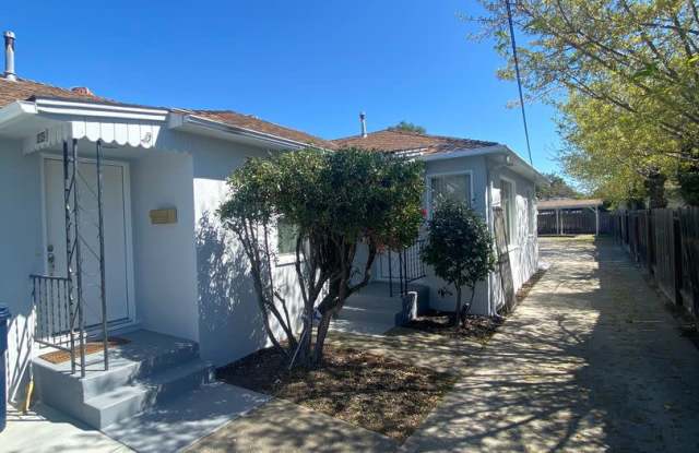 $2390 / 2 BR - GORGEOUS RECENTLY REMODELED CENTRAL LIVERMORE DUPLEX UNIT - 1639 Linden Street, Livermore, CA 94551