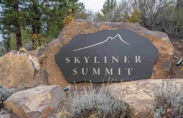 Gorgeous furnished 2-bdrm + office in Skyliner Summit neighborhood!