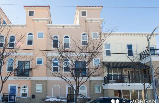 1204 S 6th Street