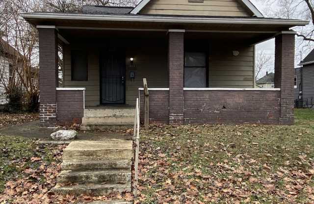 Photo of 2838 Boulevard Place