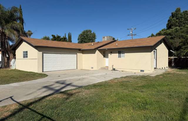 Newley Remodeled 3 BD 2 BA house with Big lot in SW Bakersfield