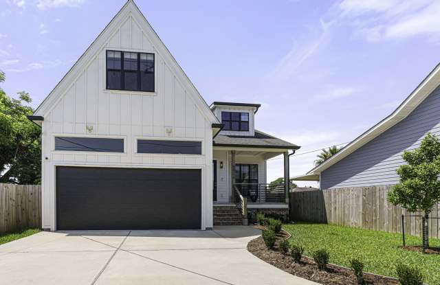 4824 West Esplanade Avenue