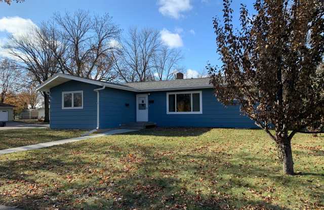 1 Bed 1 Bath Duplex in Moorhead!