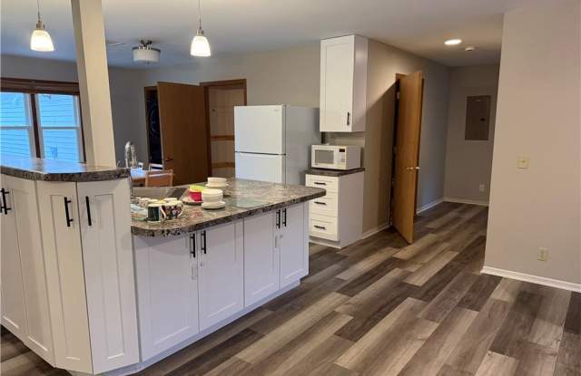 538 Woodridge Court unit: 2