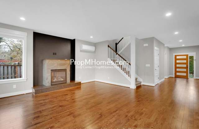 Contemporary Four Bedroom Home in Central Beaverton!