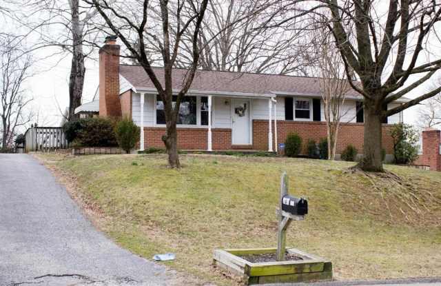 Cockeysville 4BR/2BA Home | Driveway | Finished Lower Level + Flex Room | Updated Bath | Granite Island