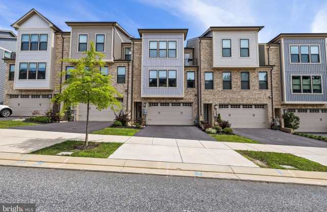 Photo of 218 HICKORY HOLLOW Court