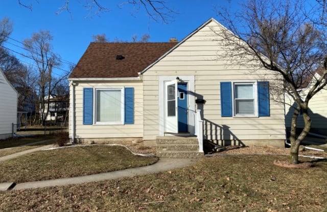 1049 Evelyn St NE - 1049 Evelyn Street Northeast, Grand Rapids, MI 49505