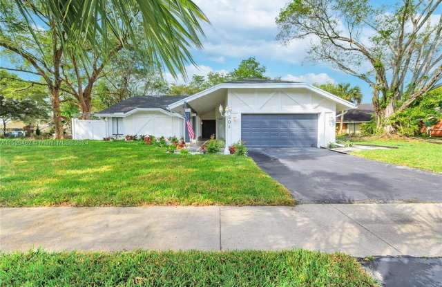 501 NW 78th Way - 501 Northwest 78th Way, Plantation, FL 33324