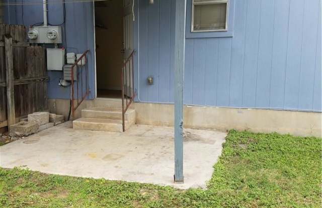 Photo of 1304 Pitcairn Dr