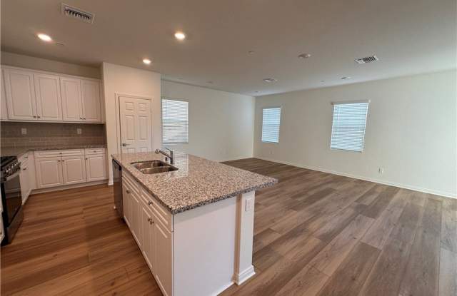 4143 E Avila Privado