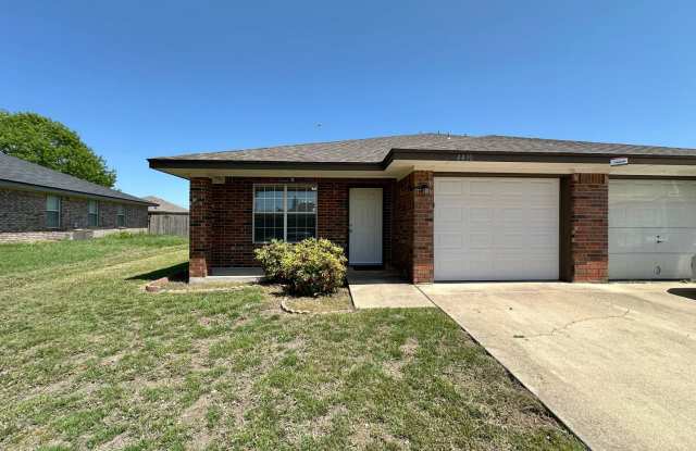 Viewable May 15th!  Dogs Accepted!