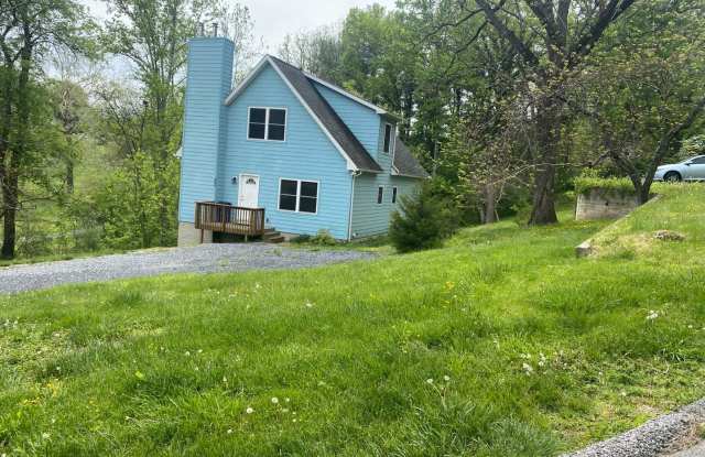 Photo of 4BR, 2.5 Ba home on Honeysuckle Hill in town