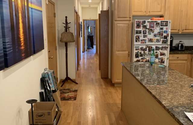628 W Wrightwood Ave