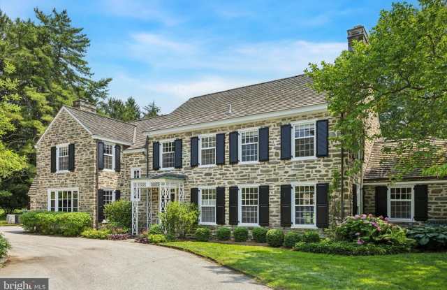 1024 N SPRING MILL Road