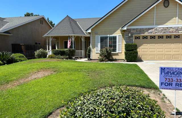 Beautiful 4 Bed 2 Bath Home in North West Visalia off Akers & Riggin!