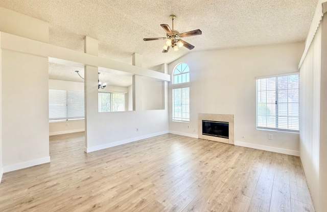 AVAILABLE NOW! 3 Bedroom 2 Bathroom Home in Golden Sun Estates!