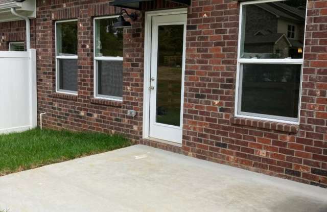 Nearly New 3BR/3BA Condo in Fairview