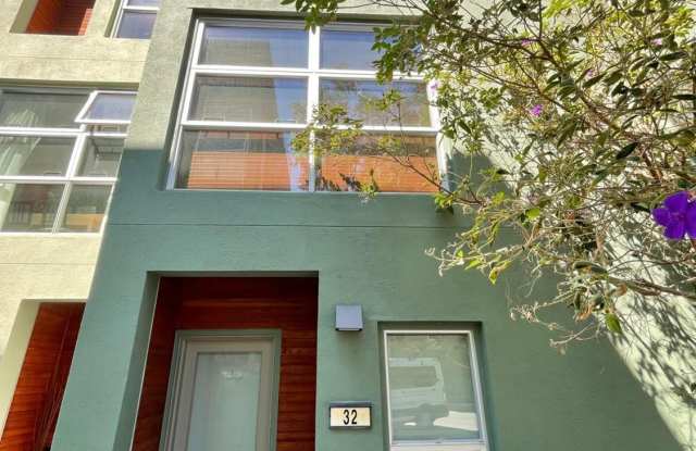 32 Glashaus Loop