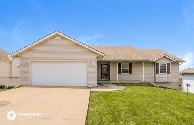 1605 Shelby Drive - 1605 Shelby Drive, Raymore, MO 64083