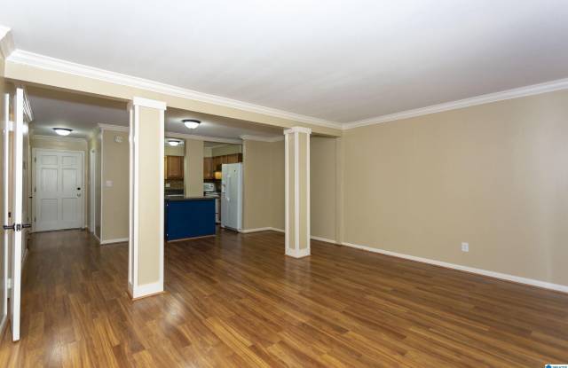 804 VESTAVIA VILLA COURT