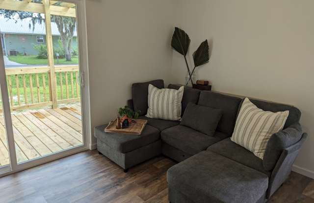 3419 Lake Harney Circle