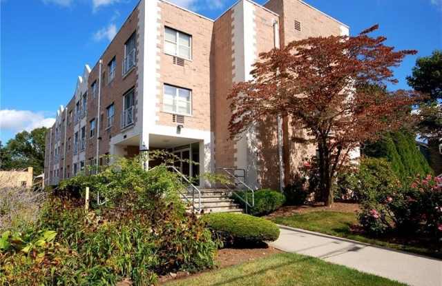 501 N Barry Avenue unit: 2C