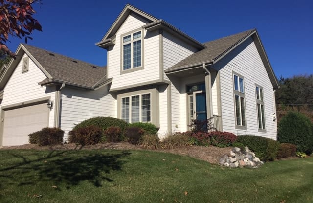 3610 Oak Valley Ln - 3610 Oak Valley Ln, Waukesha, WI 53188