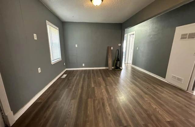 1208 East Charleston Drive