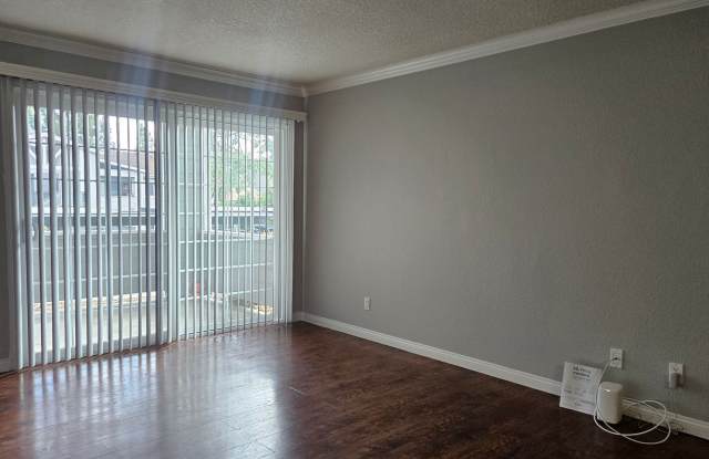 Photo of Crestwood Apartment Homes