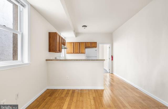 4613 WOODLAND AVENUE