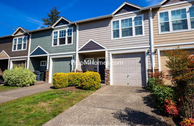 Three Bedroom Townhome in Great Canby Neighborhood!