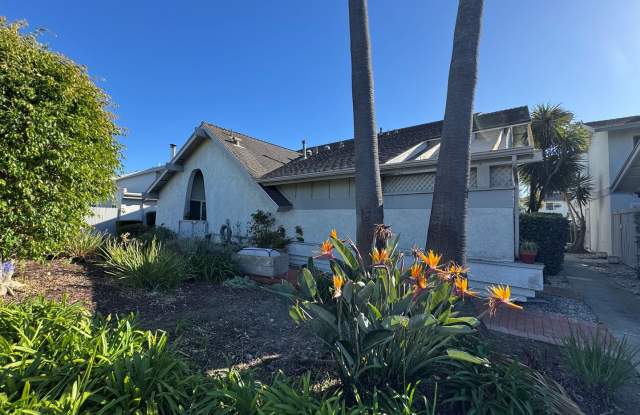 Penthouse Living in Ventura Keys – Harbor Village Condo