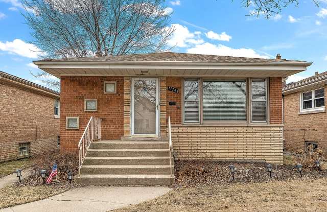 Photo of 11242 South Whipple Street