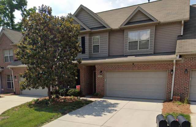 Townhome in a great location!